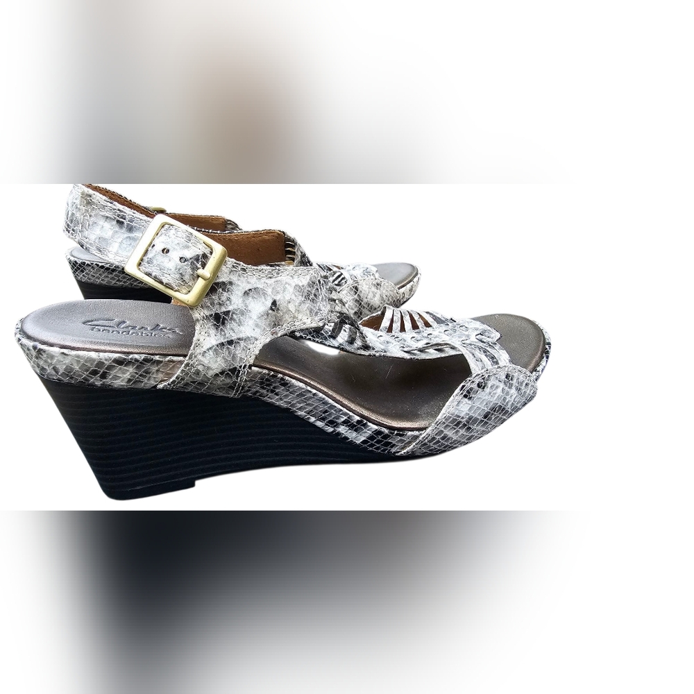 Clarks Bendables Vegan Snakeskin Strappy Sandals 3" Heels Criss-Cross Straps - Picture 4 of 11